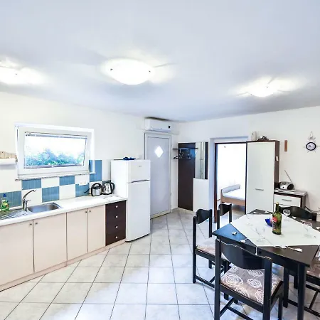 Rubinia Apartment *